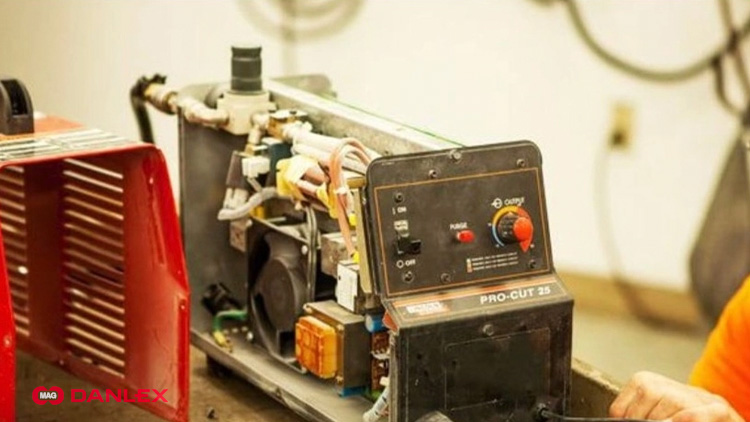 علت خاموش شدن دستگاه جوش چیست؟ علت-خاموش-شدن-دستگاه-جوش